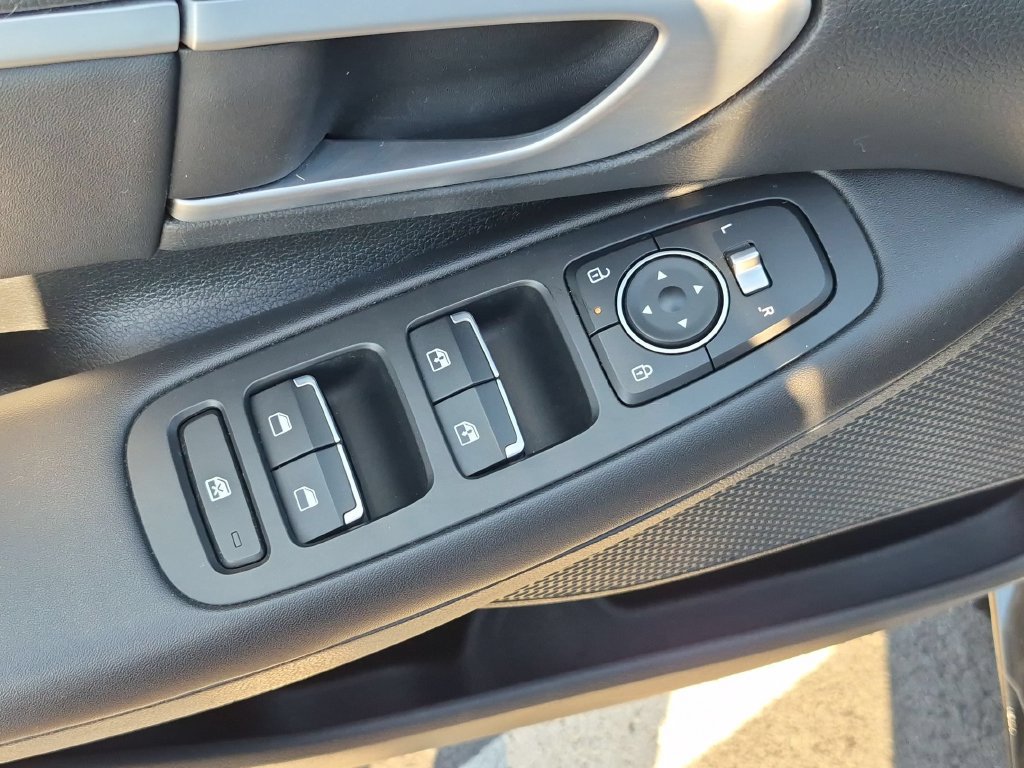 Used 2025 Hyundai Sonata SEL FWD image 13