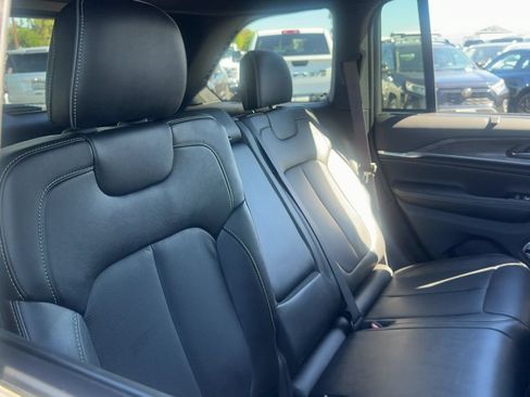 Used 2024 Jeep Grand Cherokee Overland w/ Advanced Protech Group III AWD/4WD image 13