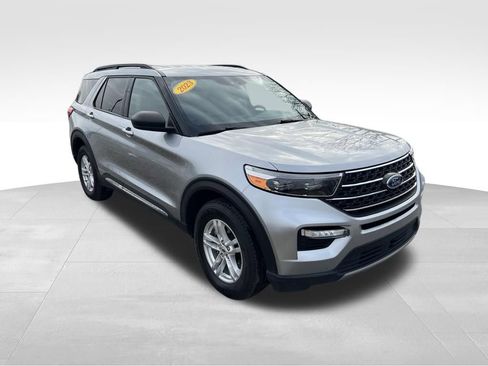 Used 2023 Ford Explorer XLT w/ Equipment Group 202A AWD/4WD image 9