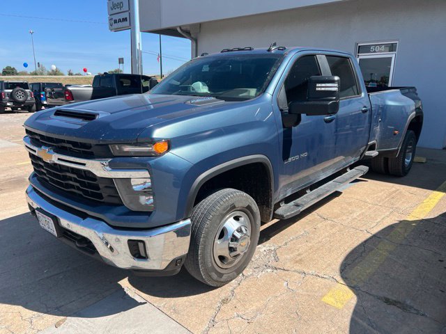 Used 2025 Chevrolet Silverado 3500 LT w/ All Star Edition AWD/4WD image 2