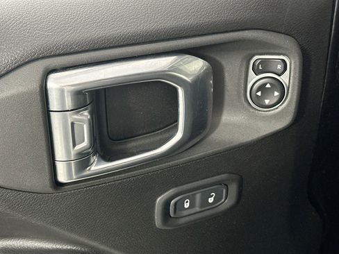 Used 2023 Jeep Wrangler Willys image 18