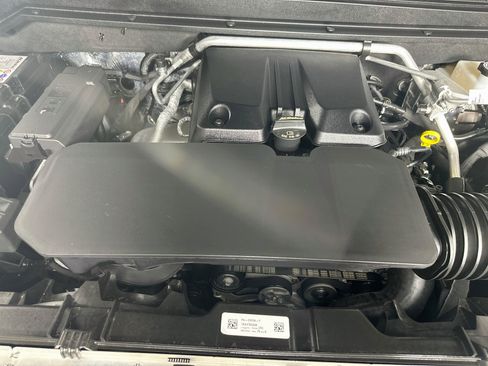 Used 2024 Chevrolet Colorado Trail Boss w/ Technology Package AWD/4WD image 33