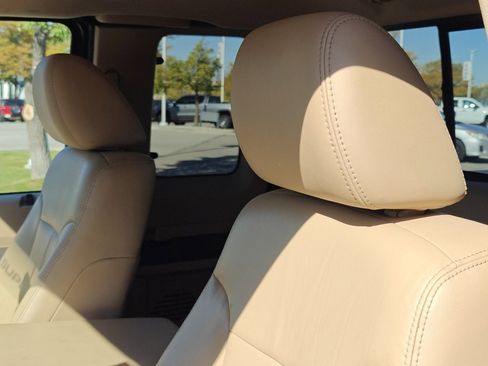 Used 2011 Ford F250 Lariat image 12