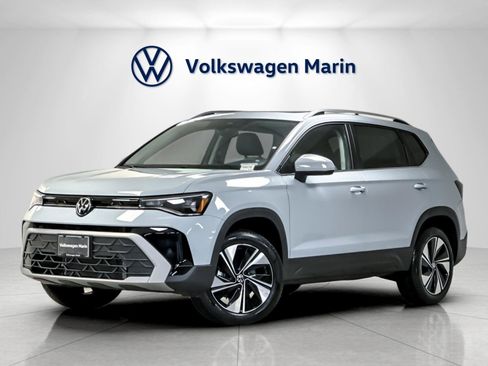 New 2026 Volkswagen Taos SE image 1