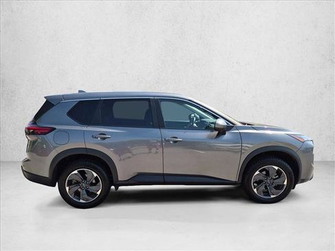 Used 2024 Nissan Rogue SV FWD image 4