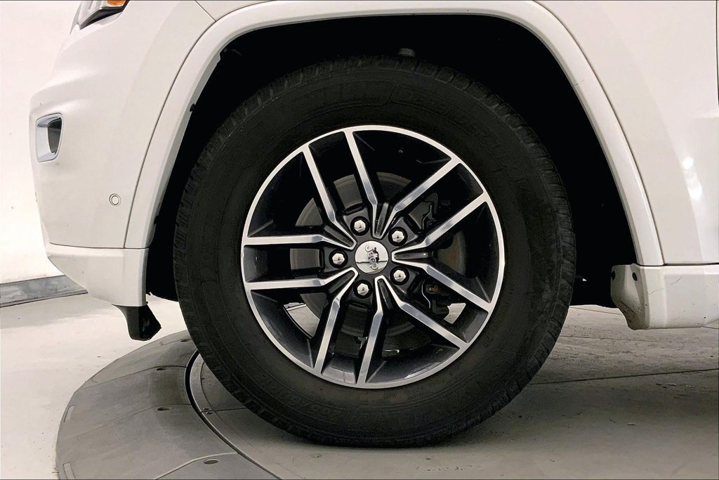Used 2018 Jeep Grand Cherokee Overland AWD/4WD image 8