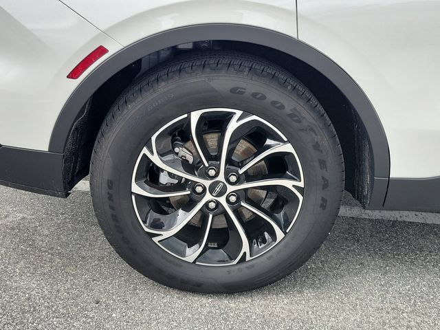 Used 2025 Lincoln Nautilus Premier w/ Equipment Group 102A AWD/4WD image 7