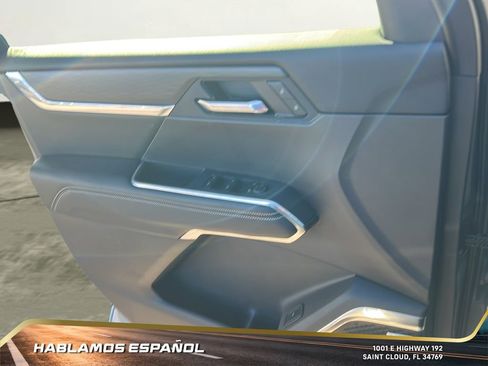 Used 2025 GMC Acadia Elevation image 12