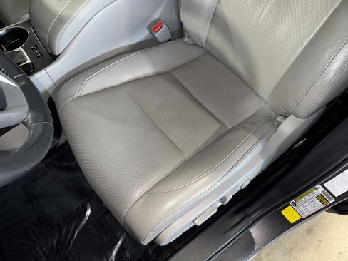 Used 2019 Toyota Highlander Limited w/ Phone Cable & Charge Package image 35