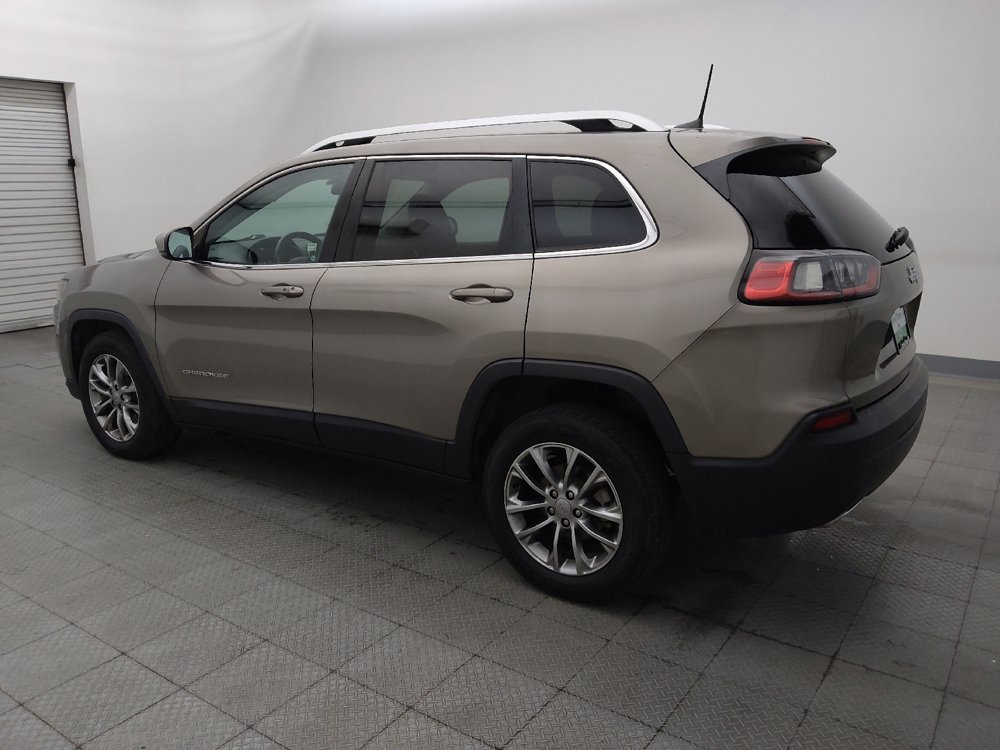 Used 2019 Jeep Cherokee Latitude Plus w/ Cold Weather Group FWD image 3