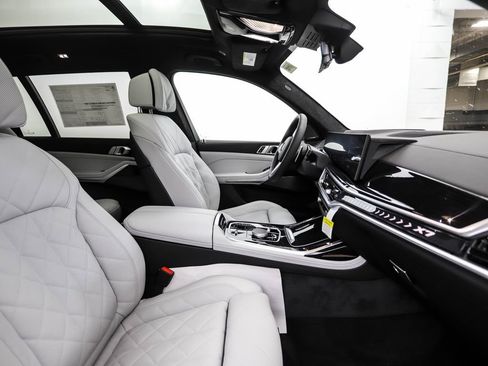 Used 2026 BMW X7 xDrive40i w/ M Sport Package image 39