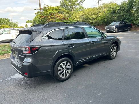 Used 2025 Subaru Outback Premium AWD/4WD image 3