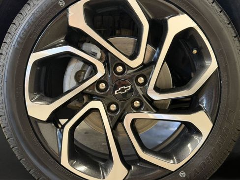 Used 2024 Chevrolet Trax RS w/ Sunroof Package FWD image 45