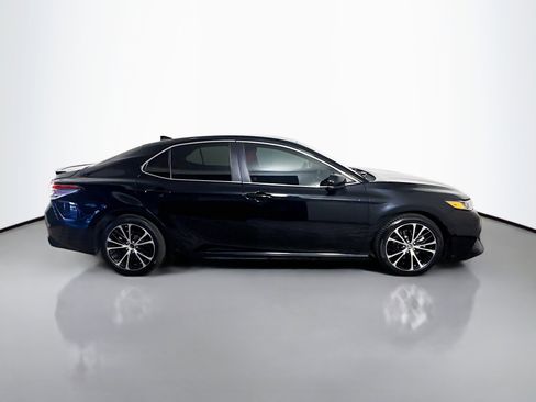 Used 2019 Toyota Camry SE image 11
