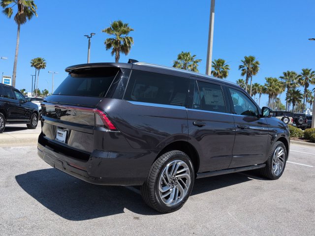 Used 2026 Lincoln Navigator Reserve AWD/4WD image 4