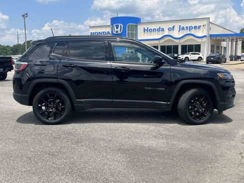 Used 2026 Jeep Compass Latitude AWD/4WD image 2