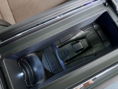 Used 2024 Bentley Bentayga Extended Wheelbase image 32