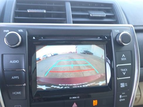 Used 2017 Toyota Camry XLE w/ Moonroof Package image 21