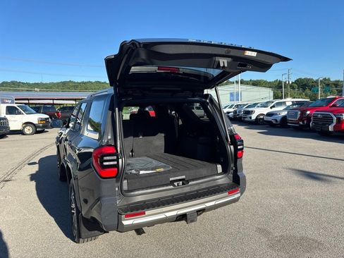 Used 2025 Toyota 4Runner Limited AWD/4WD image 19