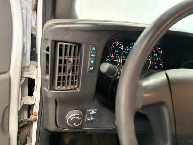 Used 2018 GMC Savana 2500 RWD image 15