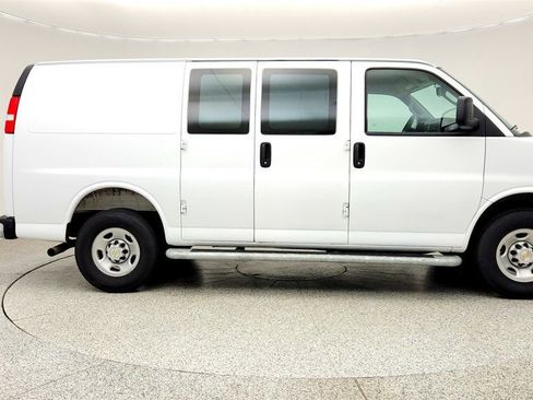 Used 2025 Chevrolet Express 2500 w/ Driver Convenience Package RWD image 4