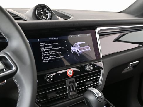 New 2026 Porsche Macan image 12