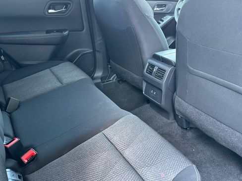 Used 2025 Nissan Rogue SV FWD image 28