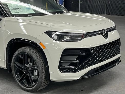 New 2026 Volkswagen Tiguan SE R-Line AWD/4WD image 42