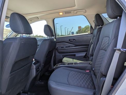 Used 2024 Nissan Pathfinder SV w/ SV Premium Package image 14