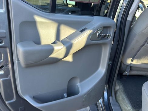 Used 2018 Nissan Frontier SV w/ Value Truck Package image 15