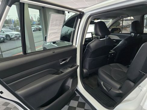 Used 2024 Toyota Grand Highlander Limited image 35