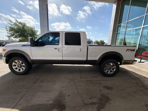 Used 2015 Ford F250 Lariat w/ Lariat Interior Package AWD/4WD image 5