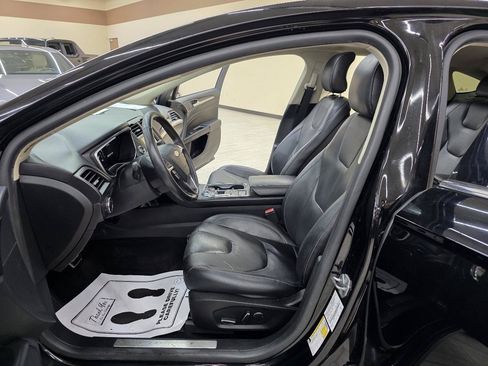 Used 2018 Ford Fusion Titanium FWD image 16