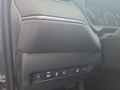 Used 2024 Toyota Venza Limited image 16