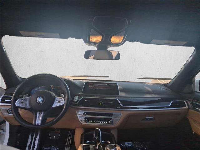 Used 2021 BMW 750i xDrive w/ M Sport Package AWD/4WD image 16