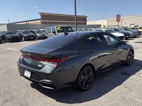 Used 2022 Hyundai Elantra SEL FWD image 6