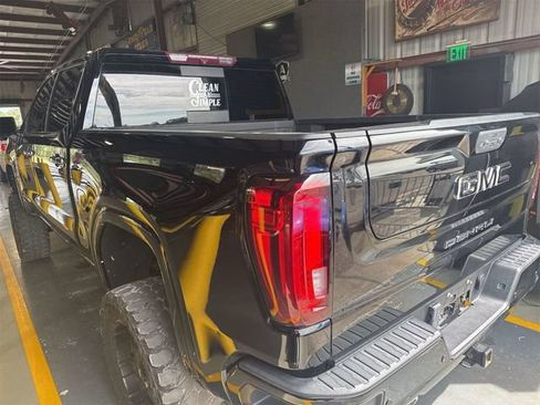 Used 2022 GMC Sierra 1500 Denali AWD/4WD image 2