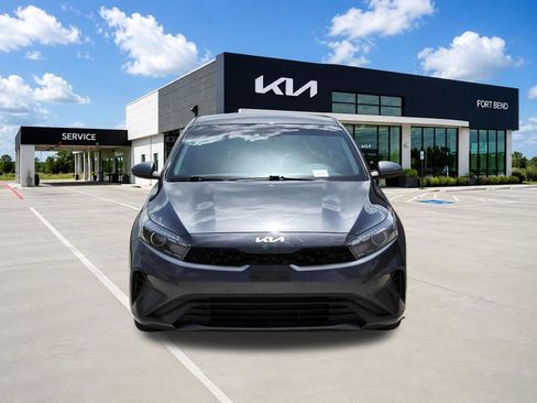 Used 2023 Kia Forte LX FWD image 2