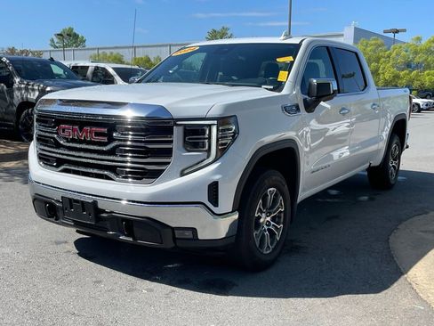 Used 2024 GMC Sierra 1500 SLT AWD/4WD image 3