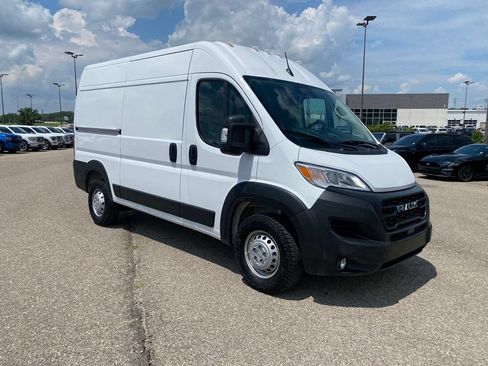 Used 2025 RAM ProMaster 2500 w/ Convenience Group FWD image 8