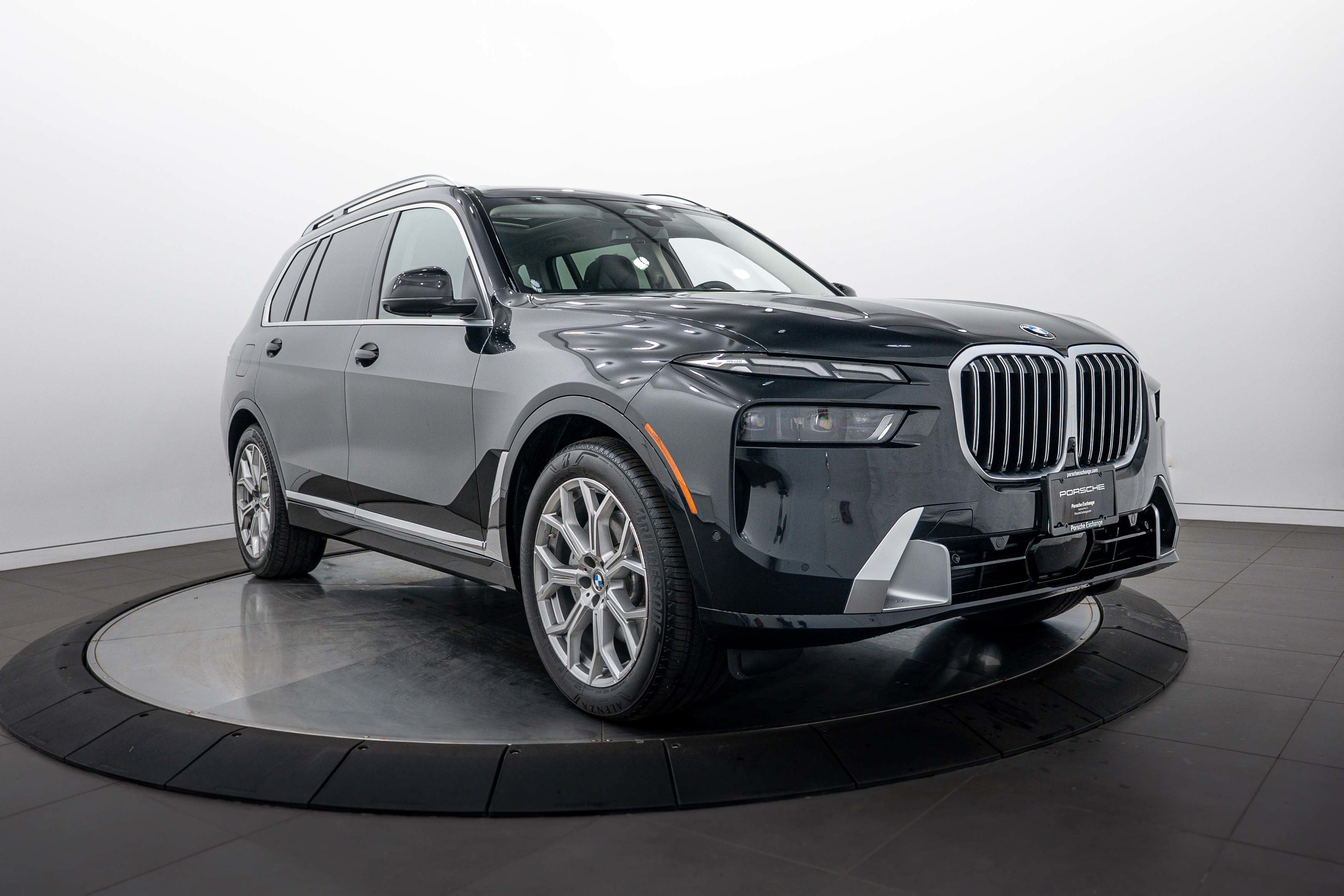 Used 2025 BMW X7 xDrive40i w/ Premium Package AWD/4WD image 11
