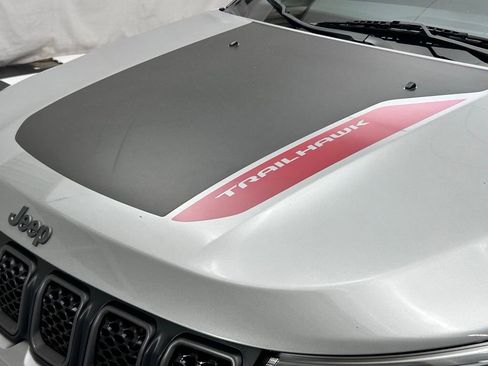 Used 2023 Jeep Compass Trailhawk image 6