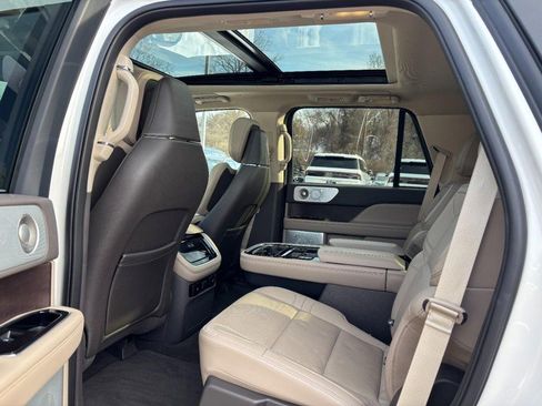 Certified 2024 Lincoln Navigator Reserve image 11