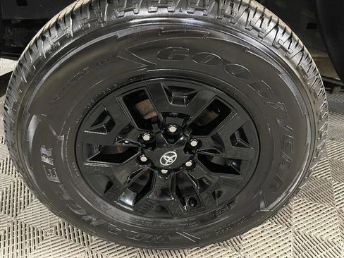 Used 2023 Toyota Tacoma TRD Off-Road image 12