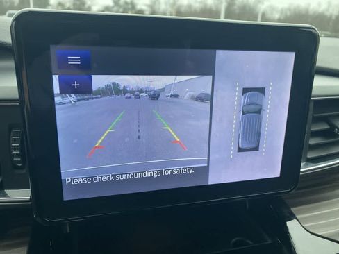 Used 2023 Ford Explorer Limited image 17