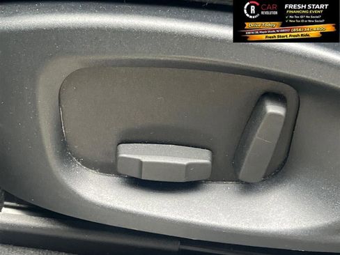 Used 2018 Jaguar F-PACE Premium image 33