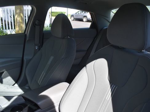 Used 2024 Hyundai Elantra SEL FWD image 9