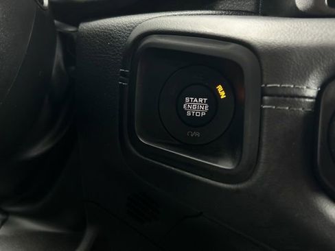 Used 2025 Jeep Wrangler Unlimited Sahara AWD/4WD image 38