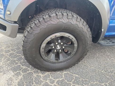 Used 2018 Ford F150 Raptor w/ Equipment Group 802A Luxury image 8