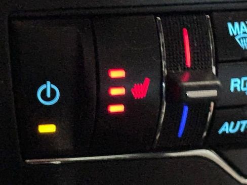 Used 2019 Ford Explorer XLT w/ Equipment Group 202A image 23